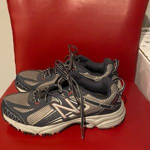 New Balance sneakers 👟 worn like new good cond. 🌺BUNDLE 🌺BUNDLE